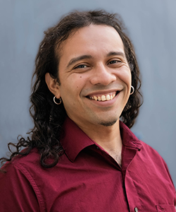 graduate student Luis Rubén González Márquez wearing a red shirt with brown hair