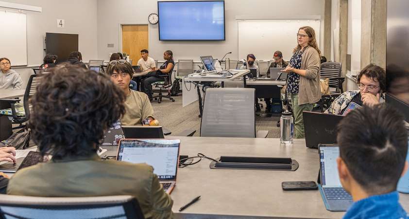 Anne Zanzucchi leads a discussion of rhetoric in a writing class at UC Merced. 